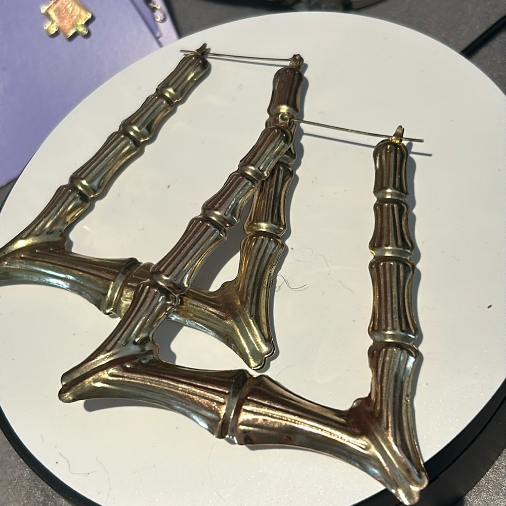 #28 Oversized Earring Goldtone